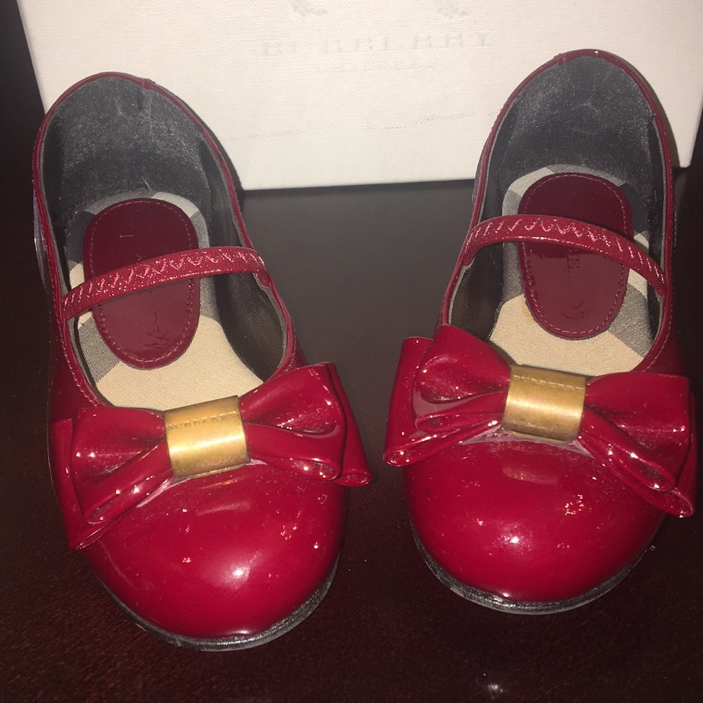 Burberry Toddler girl patent leather shoes size 26